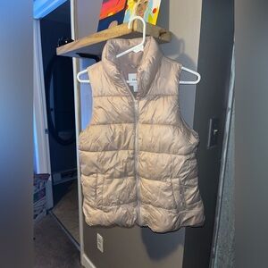 Old navy size small puffer vest. Color is beige pink. Like new.